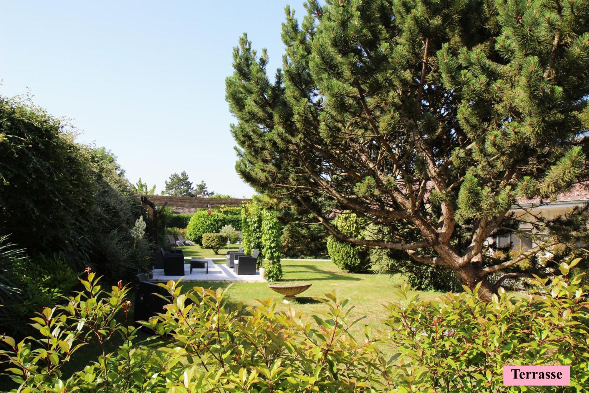 Hotel Le Clos Badan 뉘생조르즈 외부 사진