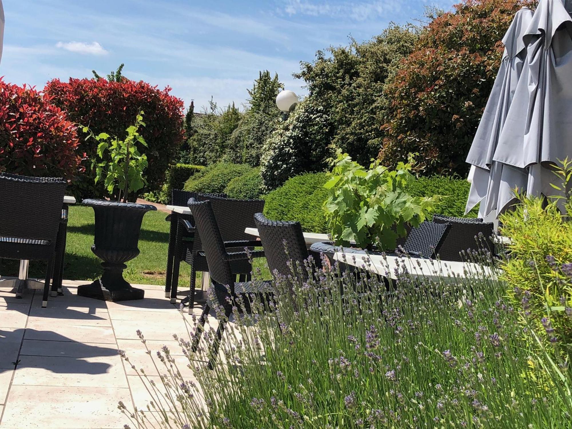 Hotel Le Clos Badan 뉘생조르즈 외부 사진